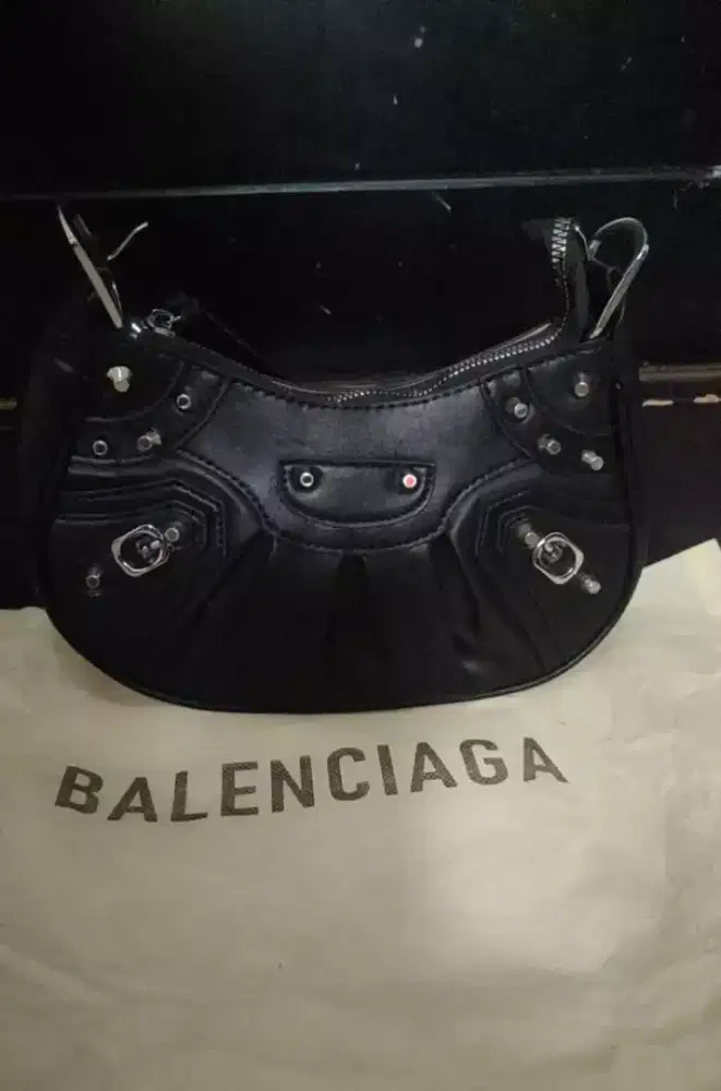 Tas Belenciaga Belum pernah dipakai murah aja