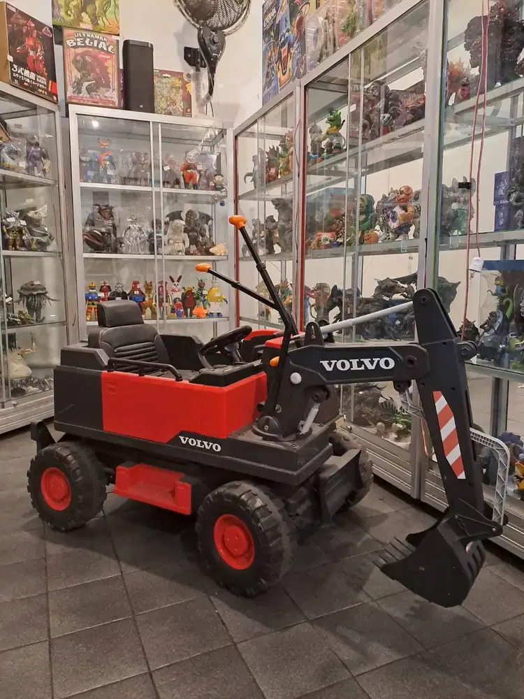 MAINAN MOBIL AKI ANAK EXCAVATOR BEKAS