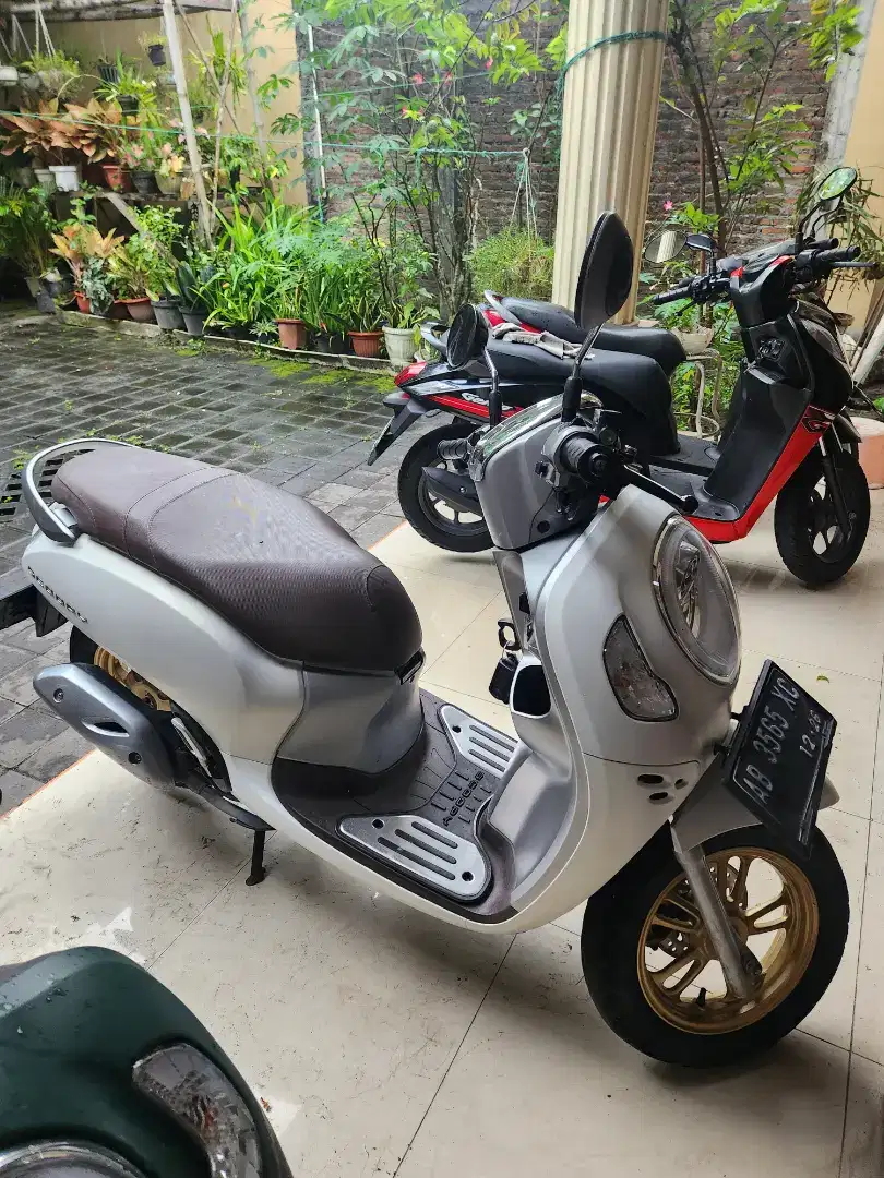 Scoopy keyless putih 2021 gbm