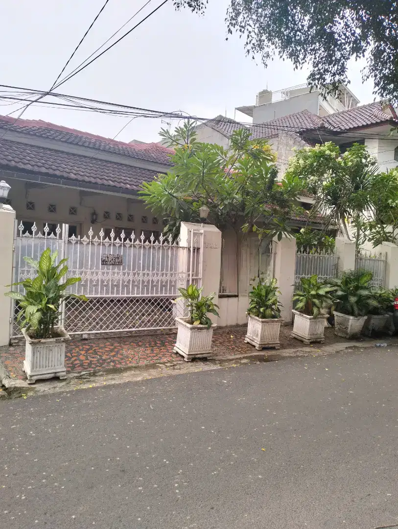Dijual rumah siap huni akses 2mobil lokasi tebet barat