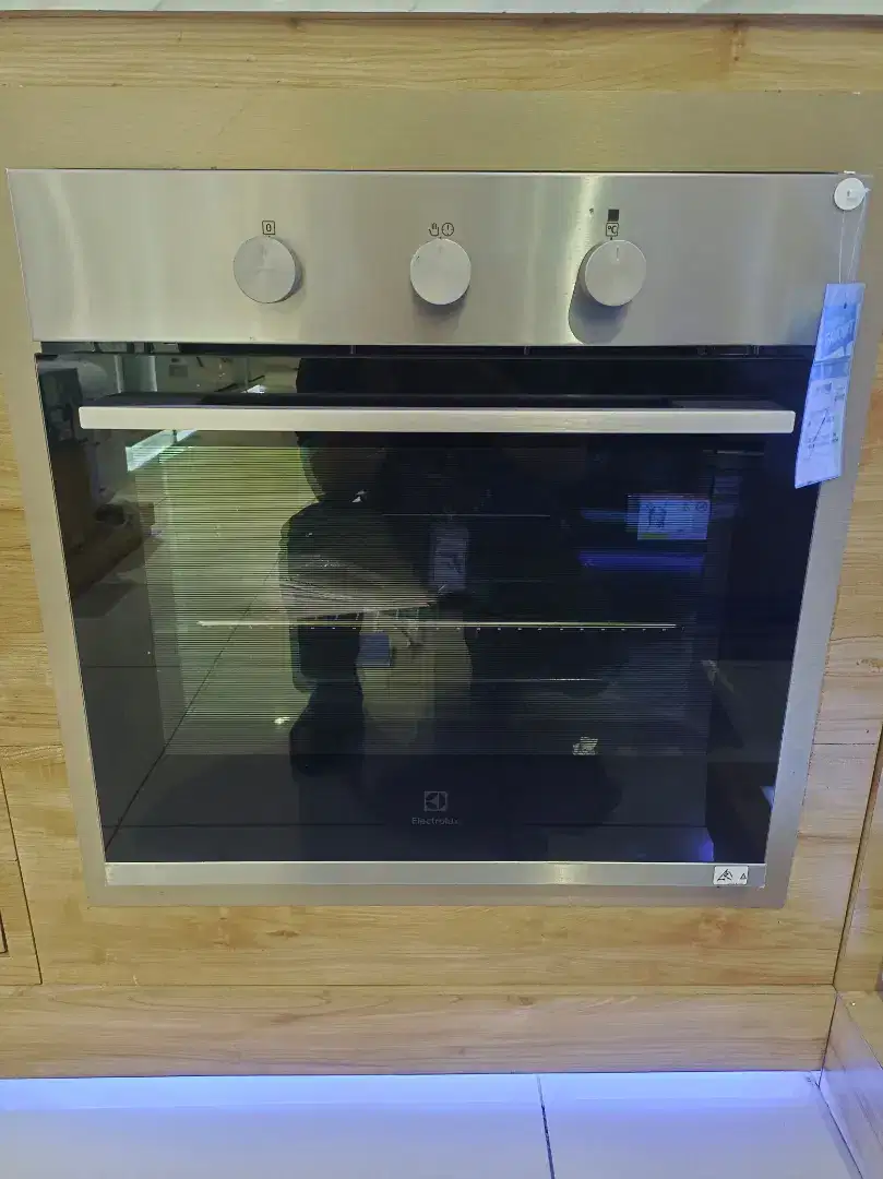 Electrolux built in oven listrik