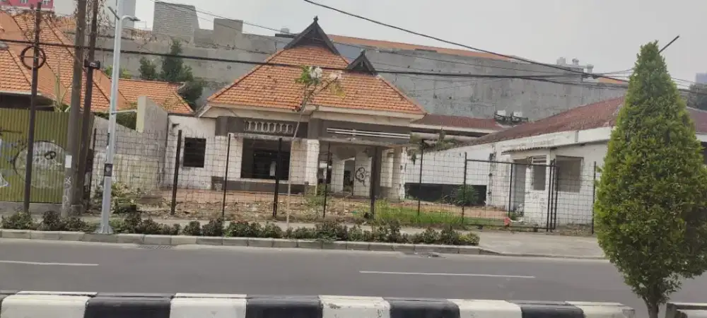 BU. Jual cepat lokasi strategis tanah bangunan Ambengan rumah usaha