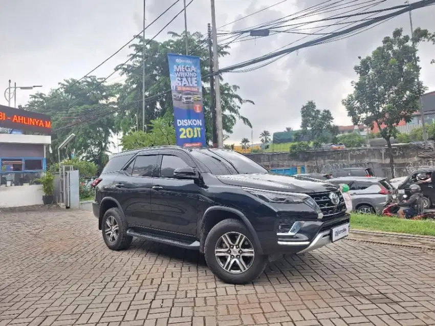 [OLX Mobbi] Toyota Fortuner Hitam 2.4 G 4X2 DSL Solar-AT 2022 TJZ