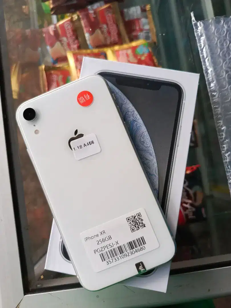 Iphone xr 256 gb white wifi aja mulus nmnus fulset ada tg case tt bt j