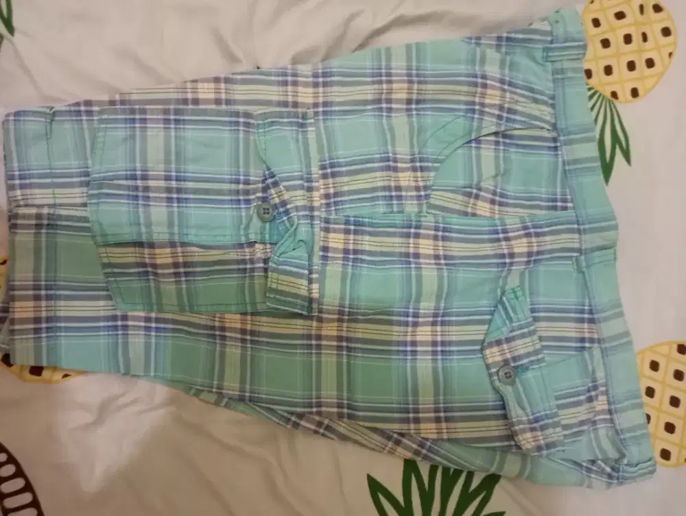 Celana Pendek Hijau motif garis