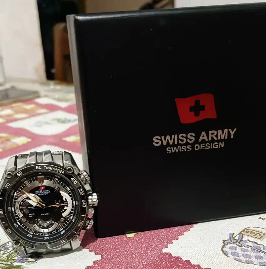 Jam tangan pria Swiss Army 2012