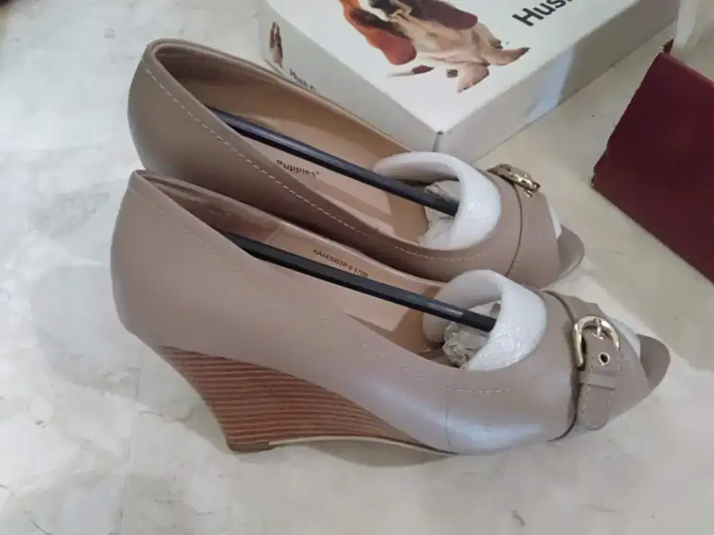 Sepatu wedges hush puppies ori size 40