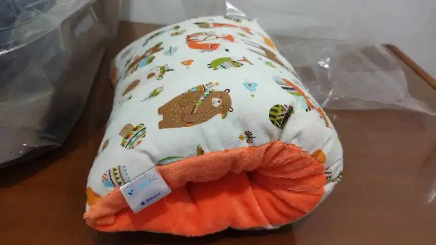 Nursing Arm Pillow / Bantal Menyusui BabyInc