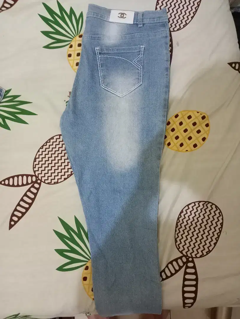 celana jeans biru Guess