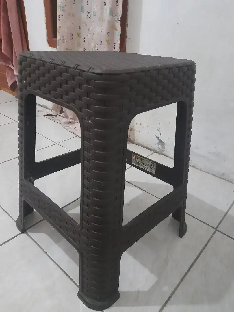 Kursi bakso plastik  warna hitam