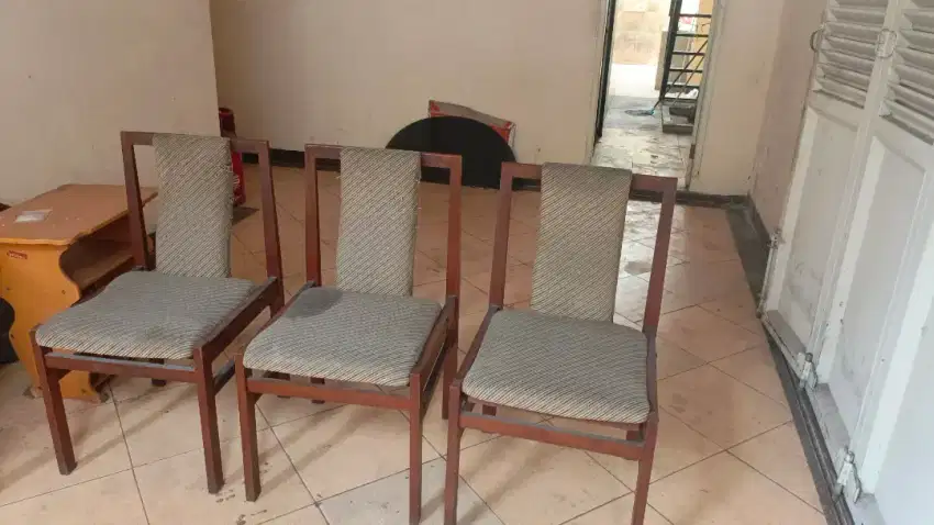 Kursi meja makan kayu jati  model kuno  3 unit saja