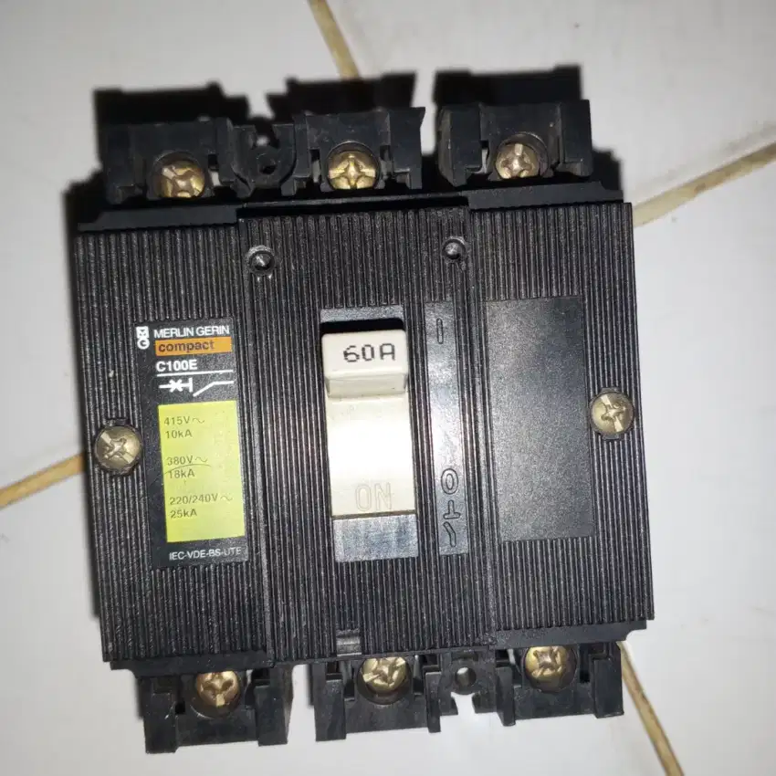 MCB Breaker 60A Merlin gerin second Rp.175rb