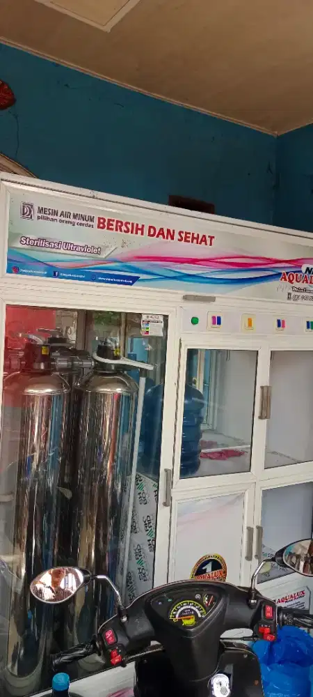 Jual etalase usaha air isi ulang (harga kredit 7.000.000)