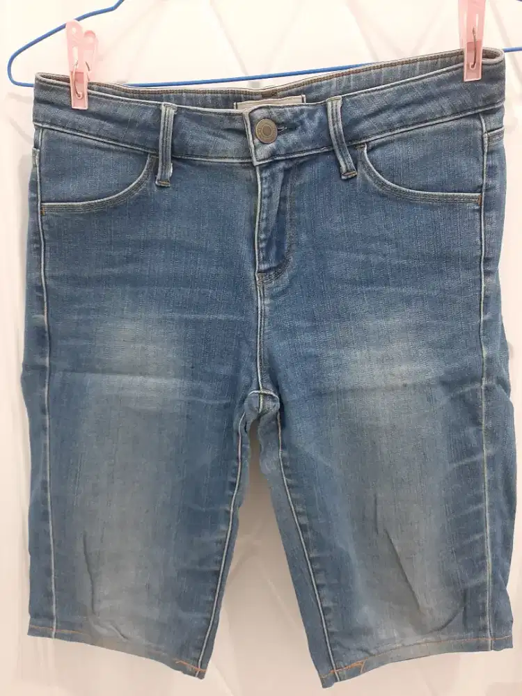 Celana jeans cewek selutut biru