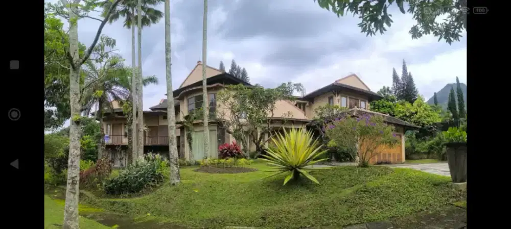 Dijual Villa di klub bunga batu lokasi didalam klub bunga