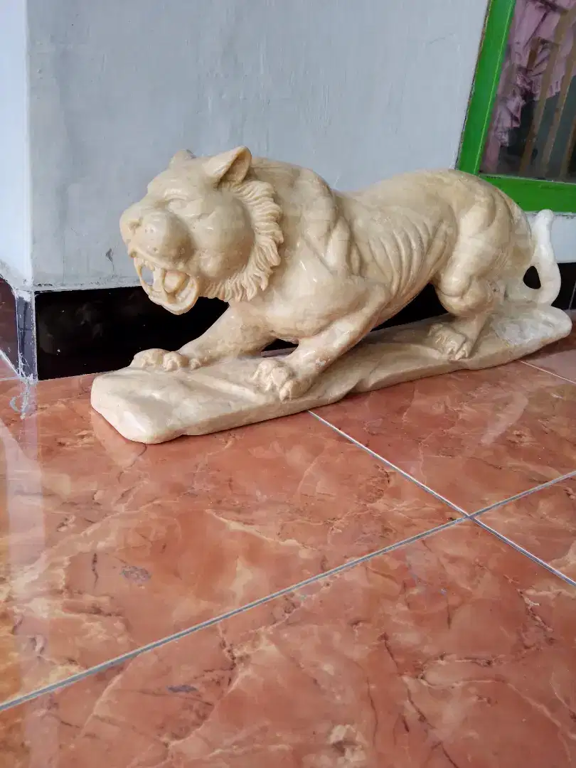 Kerajinan patung harimau batu marmer