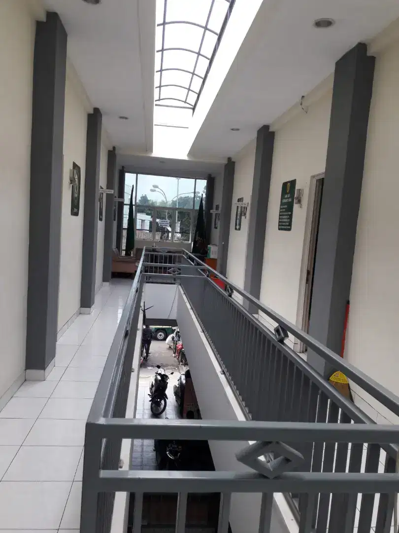 Kost pinggir jalan besar depan terminal tegalega Bandung