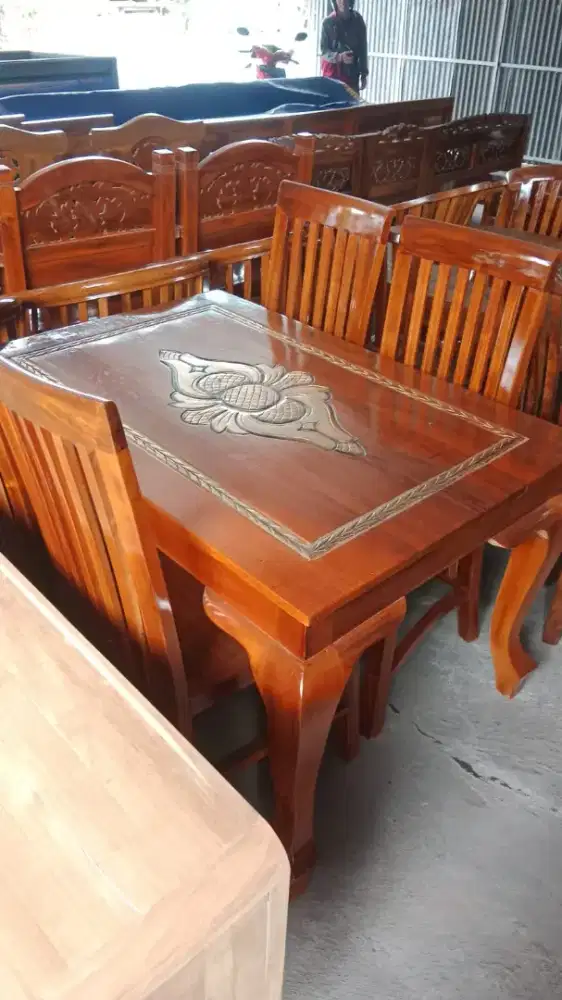 Meja makan minimalis kuat awet harga terjangkau