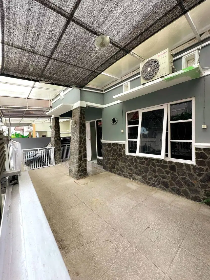 Rumah Cakep Lingkungan Perumahan di Jalan Candi Gebang