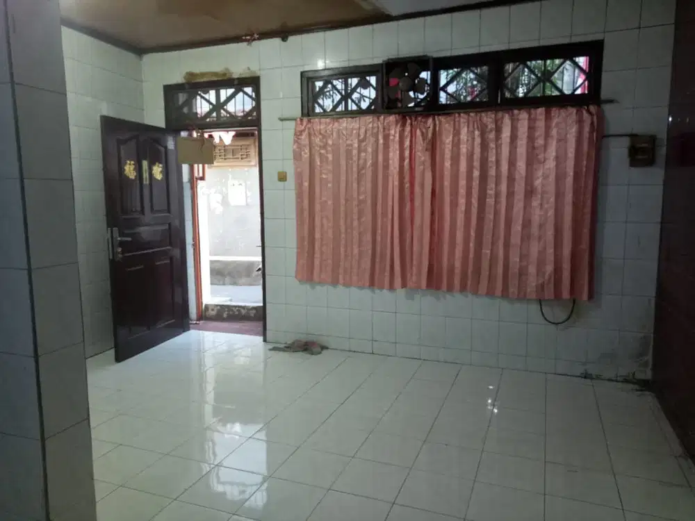Disewakan rumah sebelah pertamina jembatan lima gang balok 1 2 lantai
