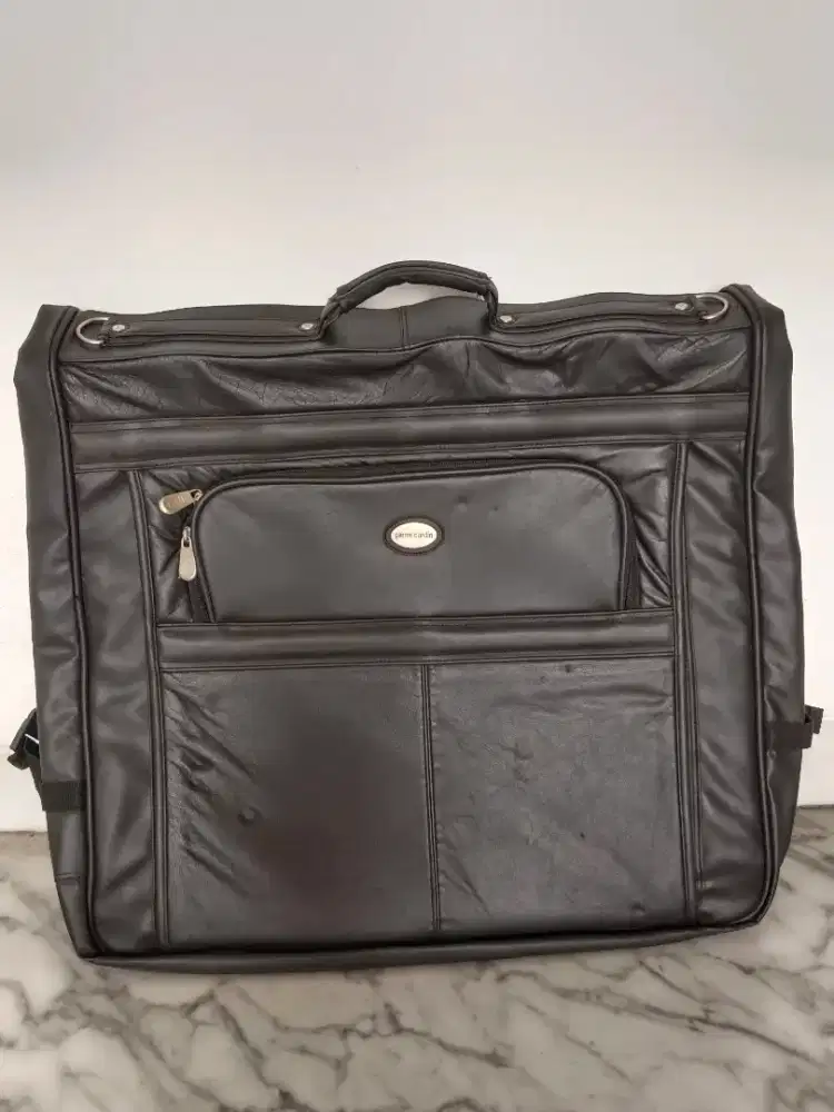 Tas pakaian Pierre Cardin