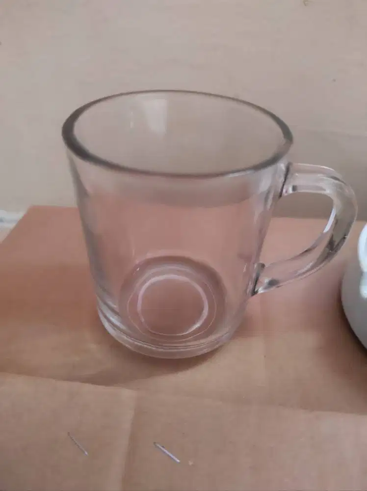 Aneka model gelas kaca bening dan keramik