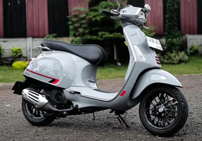 Vespa Sprint S150 Like New KM Low