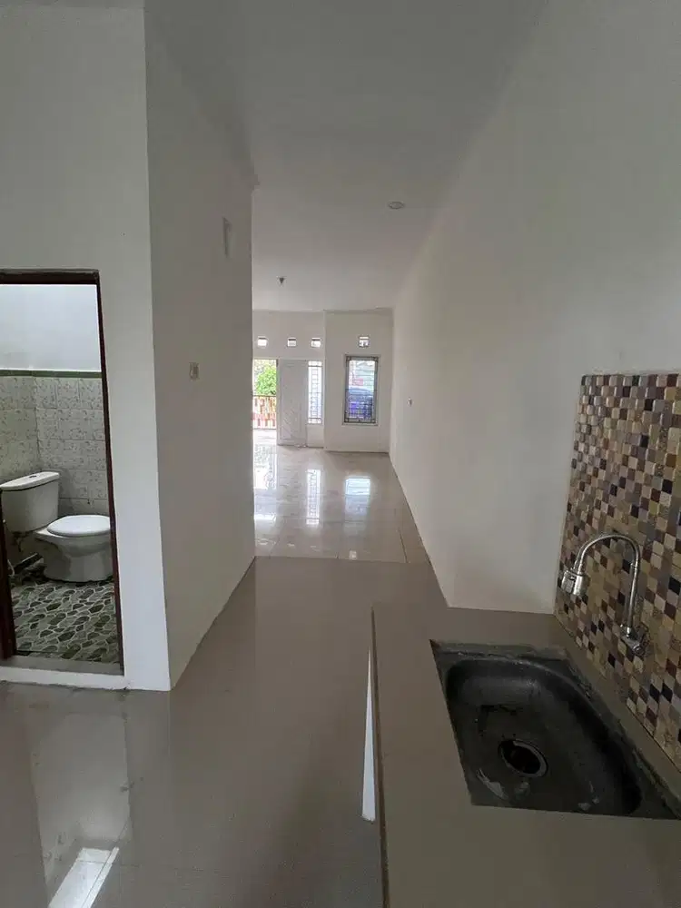 Disewakan Rumah type 80, Murah, 3 KT; 2 KM; Carport 2 Mobil