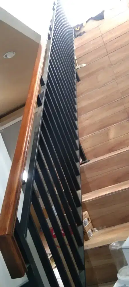 Tukang las pagar rumah