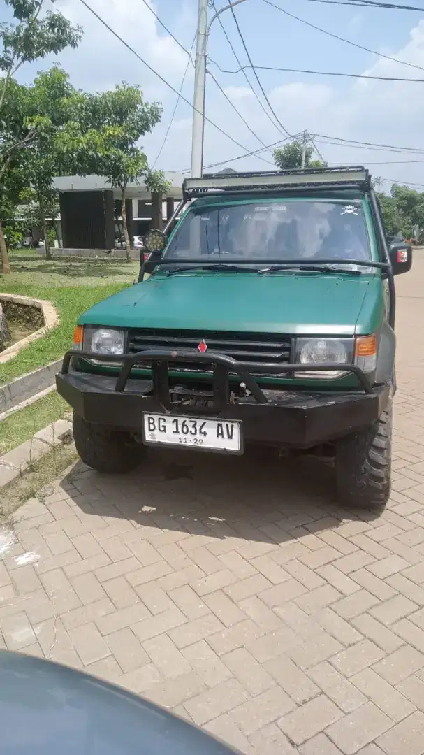 Mitsubishi pajero bensin 4x4 1996 MT diesel
