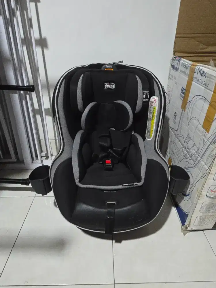 Car Seat Chicco Nextfit Zip Max Convertible