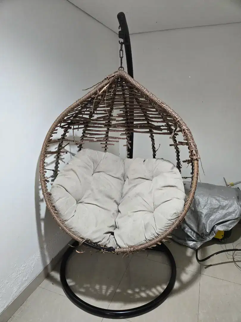 Kursi ayunan rotan sintetis