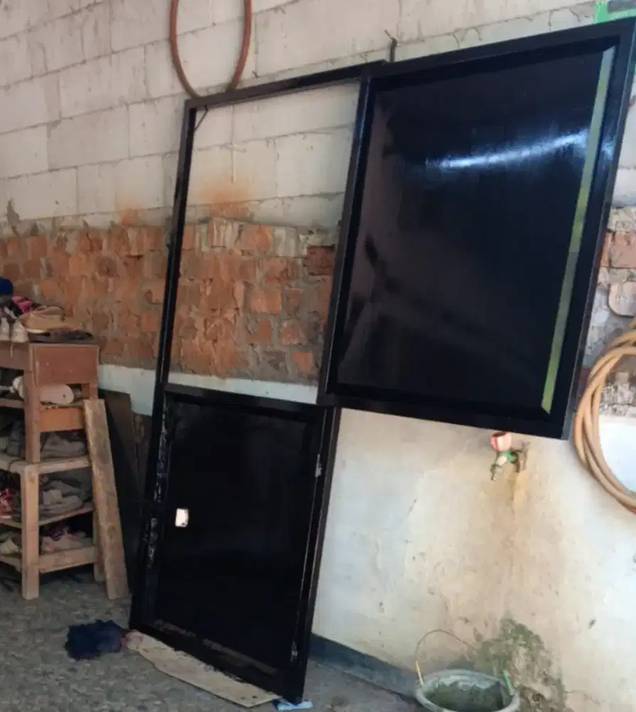 Pintu double besi tebal