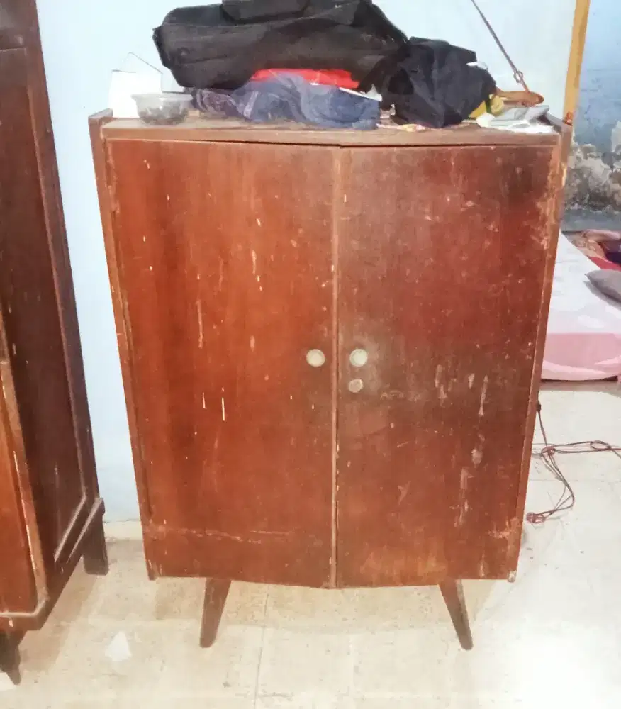 Lemari jengki kayu jati