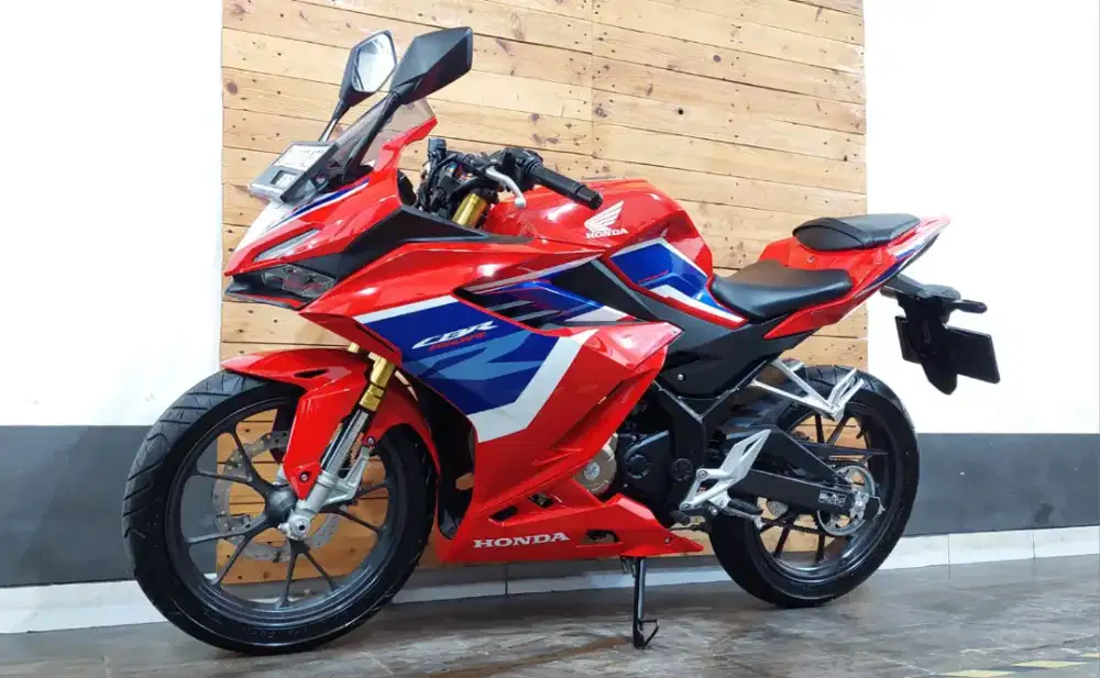 HONDA CBR 150 R TRICOLOUR 2022 JARANG ADA LOW KM