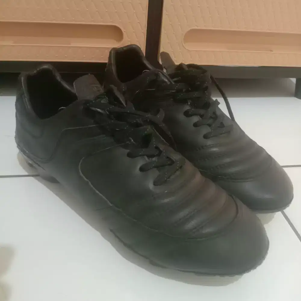 sepatu bola calci size 44