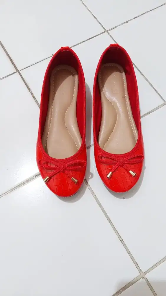Flat Shoes Size 37