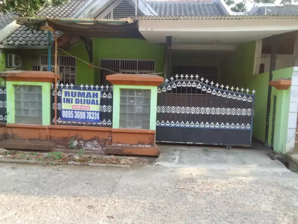 Rumah luas , strategis , dkat dgn fasilitas umum SMA , SMP.