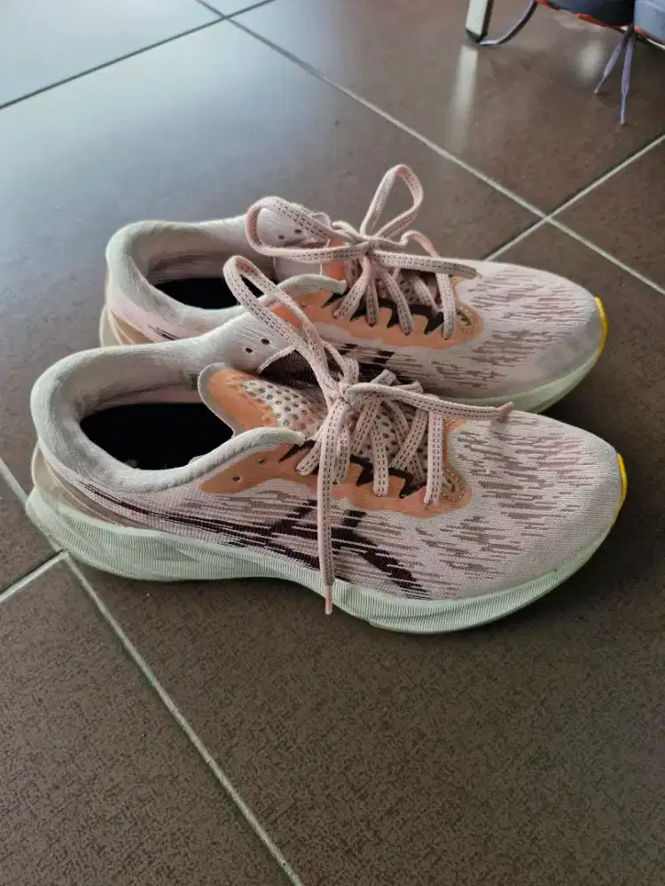 DIJUAL Sepatu Lari Asics Novablast 3 Women Pink