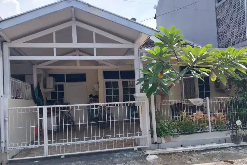 Jarang Ada Rumah Antapani jalan lebar 2 mobil