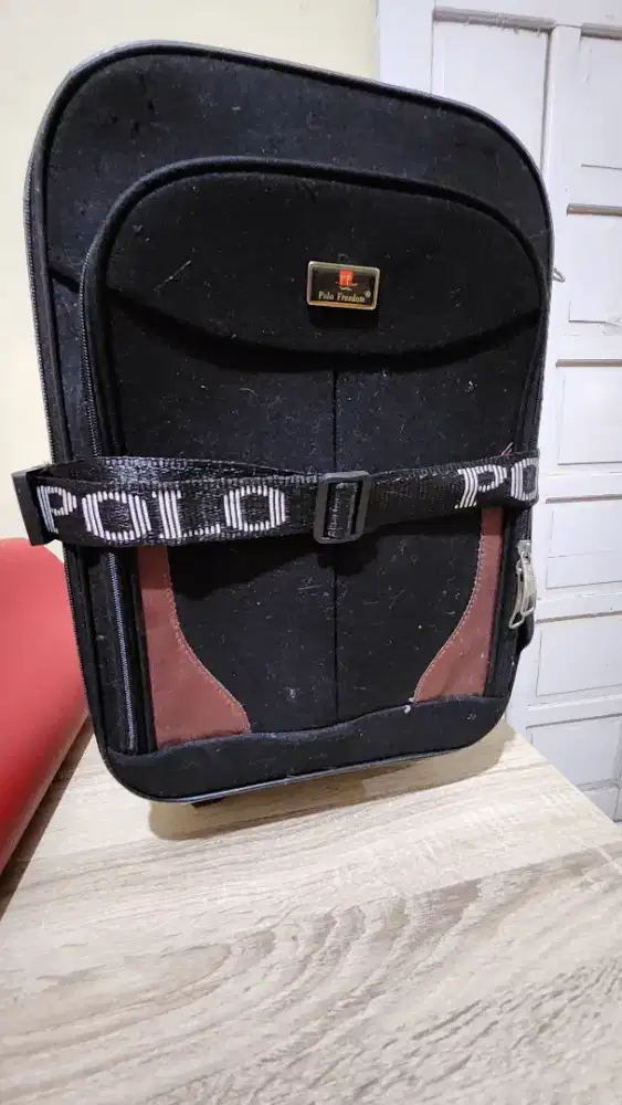 Koper muat di Kabin Pesawat