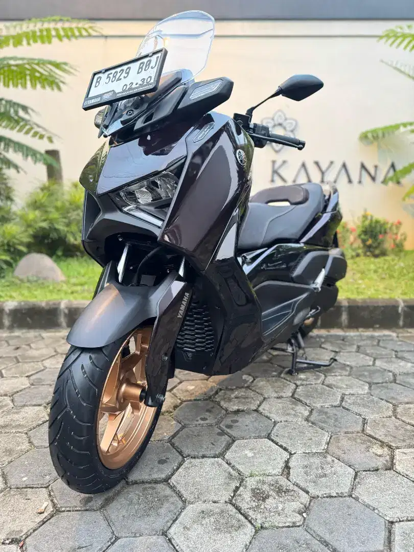 Xmax Tech Max 2025 km 51 perak like new