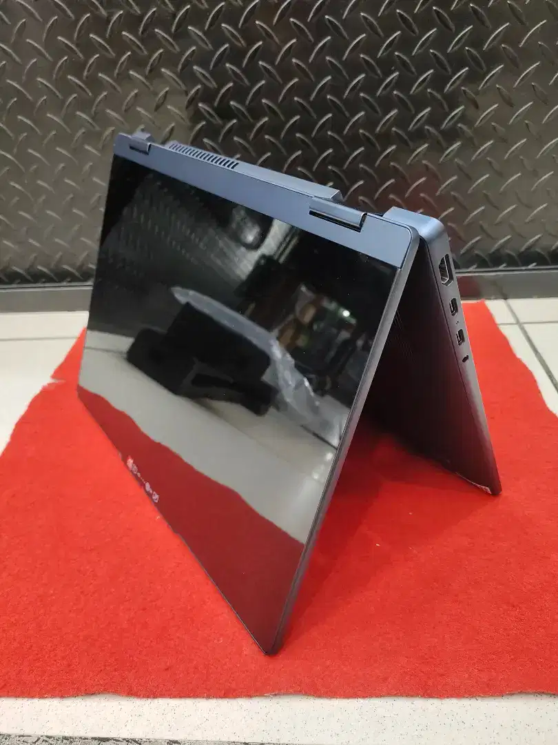 Lenovo IdeaPad 5 2-in-1 14AHP9