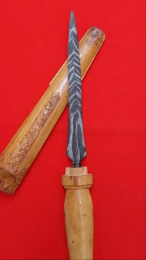 Tombak Lurus Pamor Miring Langka