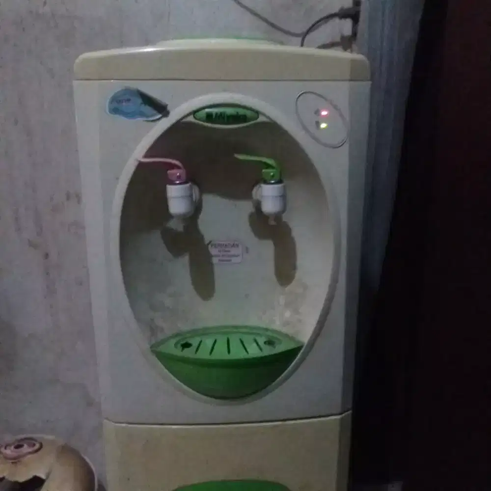 Dispenser hot and cool