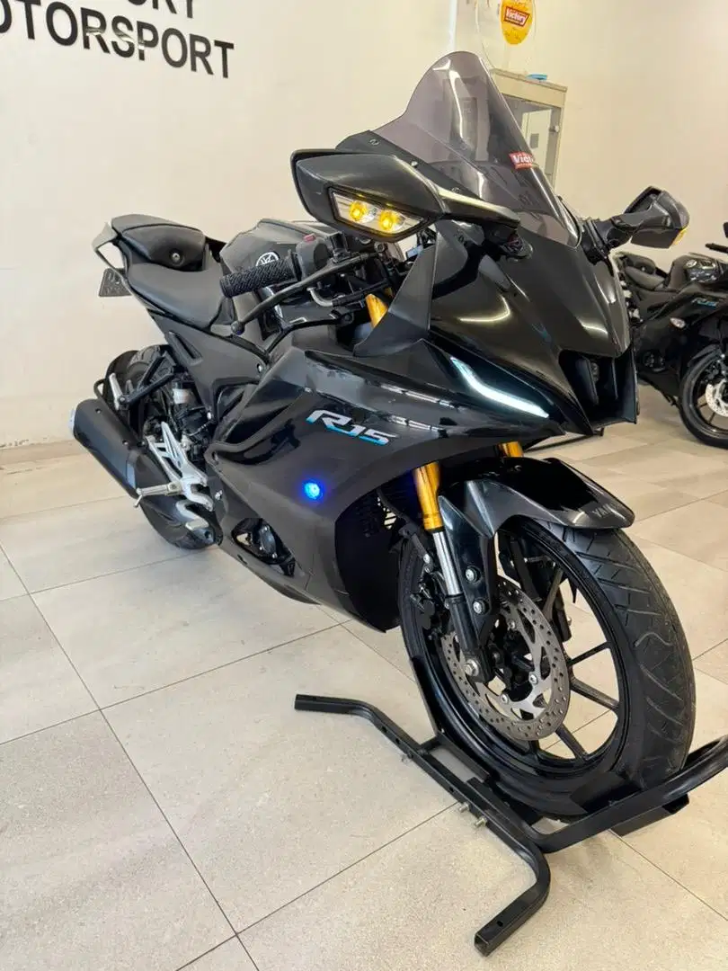 New Yamaha YZF R15 V4 tahun 2022 warna Hitam Gloss R15V4 155 cc Sport