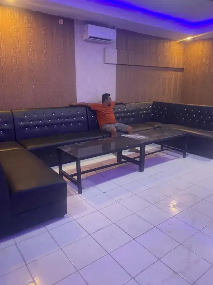 Model sofa room karoke warna bisa reques