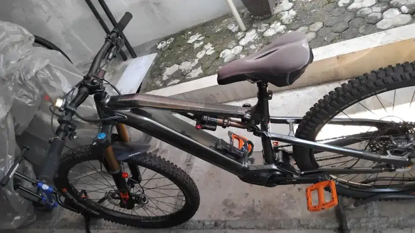 Mtb listrik E-six s 2021 mulus