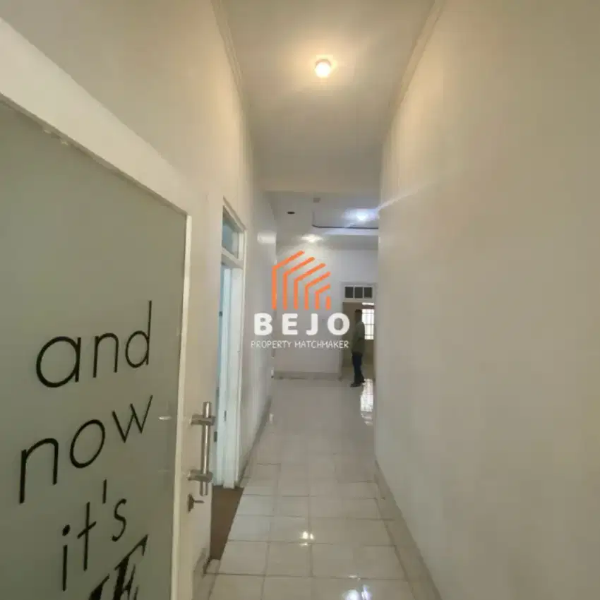 DISEWAKAN BANGUNAN LUAS COCOK UNTUK KANTOR / USAHA