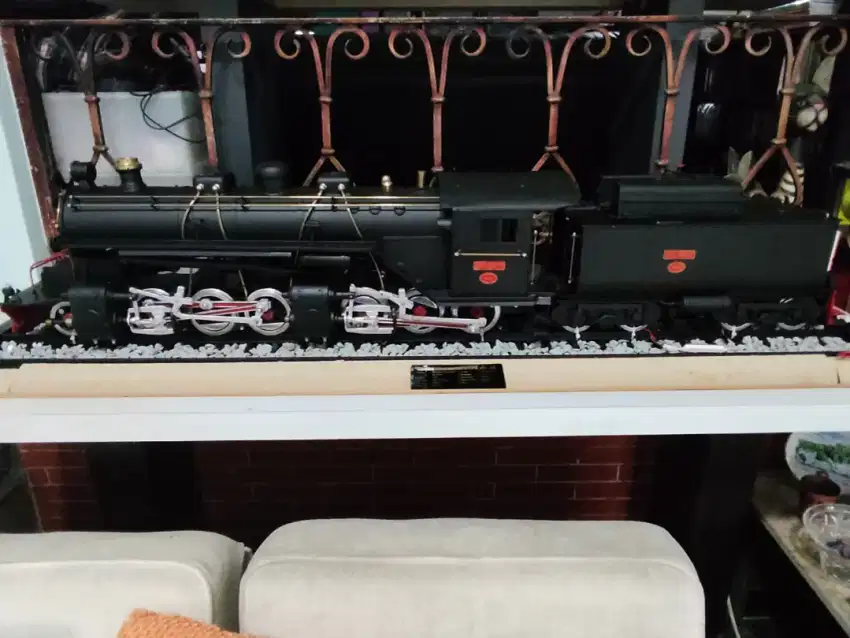 Miniatur Kereta Api Lokomotif CC.50 skala 1:15 casing akrilik pigura